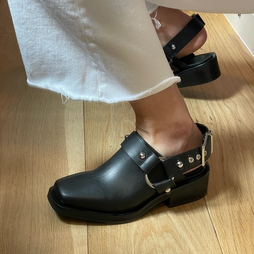 Women's Ganni black leather buckle closed toe sandals/shoes size 36 / size 6